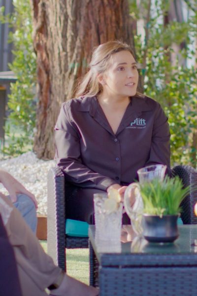 a therapist at Uplift Recovery Center leading a group therapy session
